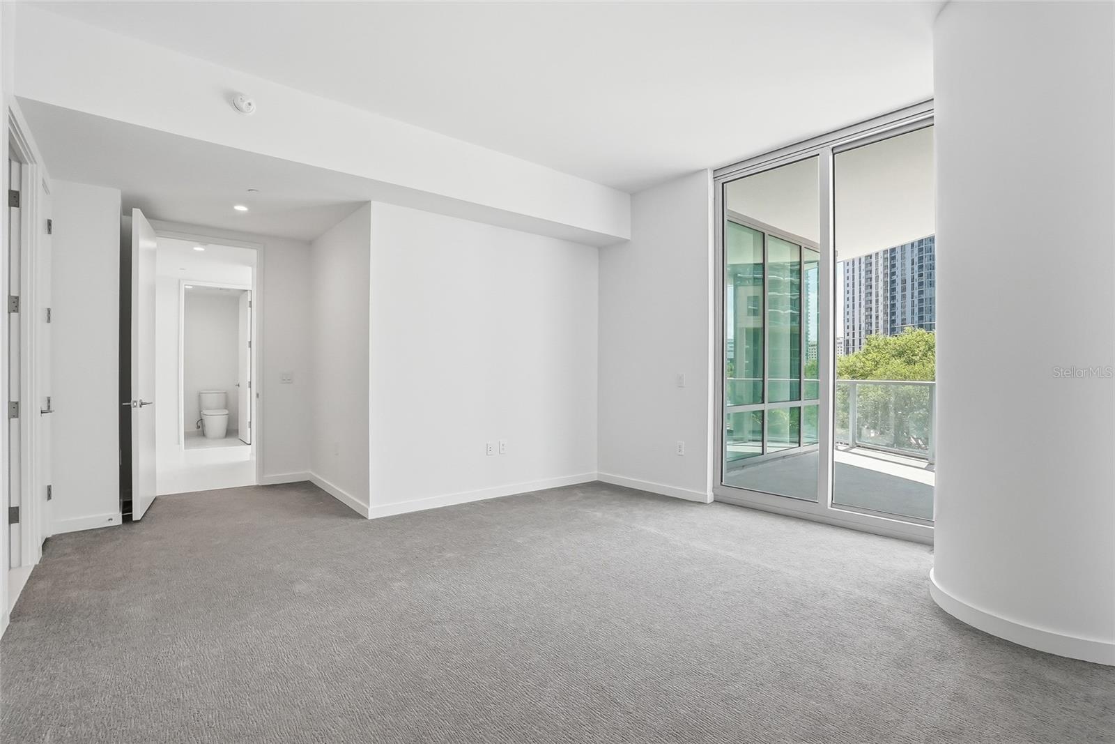 Listing photo id 12 for 400 Central Avenue 301