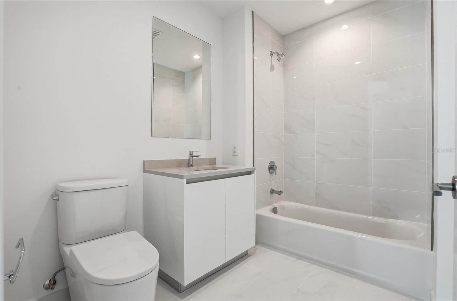 Listing photo id 13 for 400 Central Avenue 301