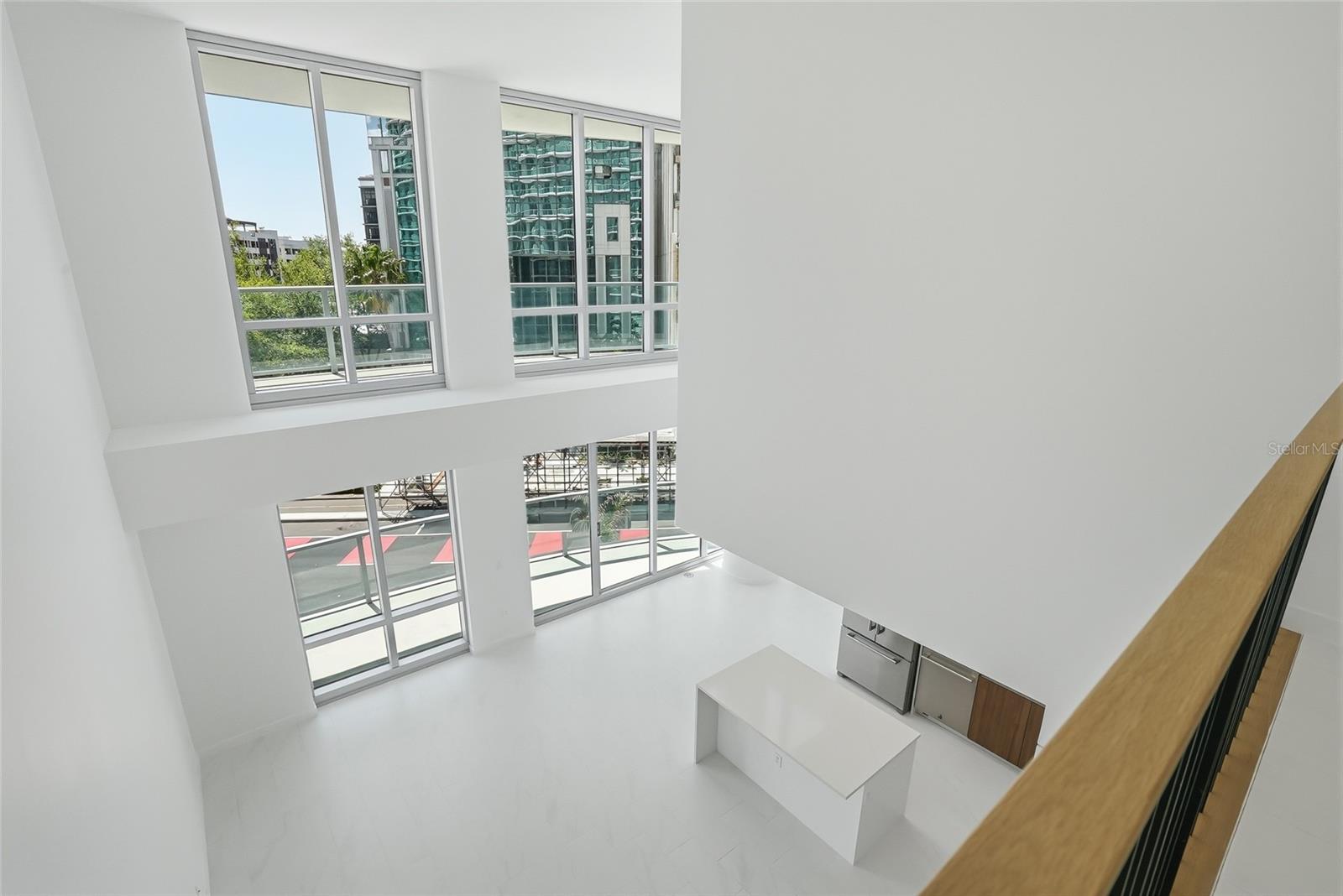 Listing photo id 18 for 400 Central Avenue 301