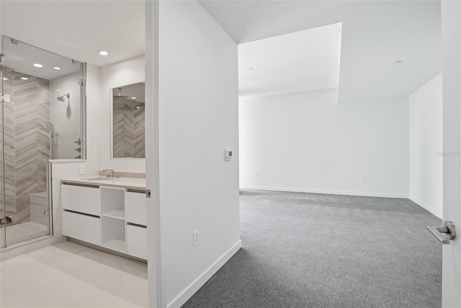 Listing photo id 19 for 400 Central Avenue 301