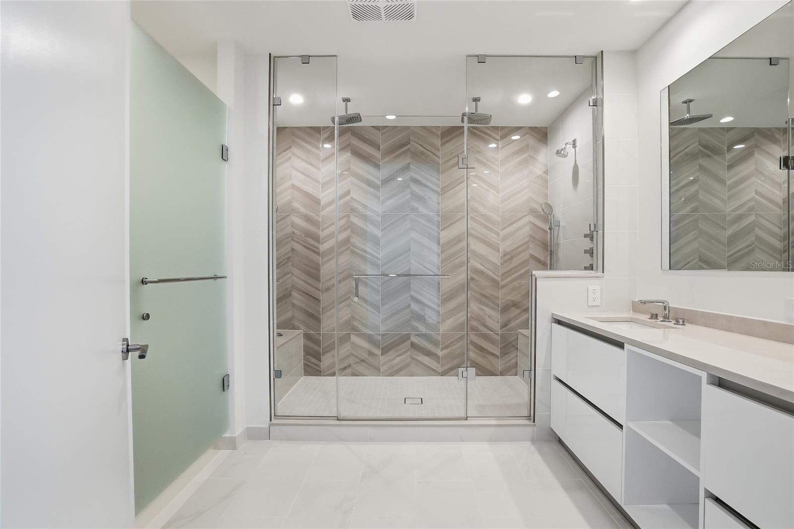 Listing photo id 21 for 400 Central Avenue 301