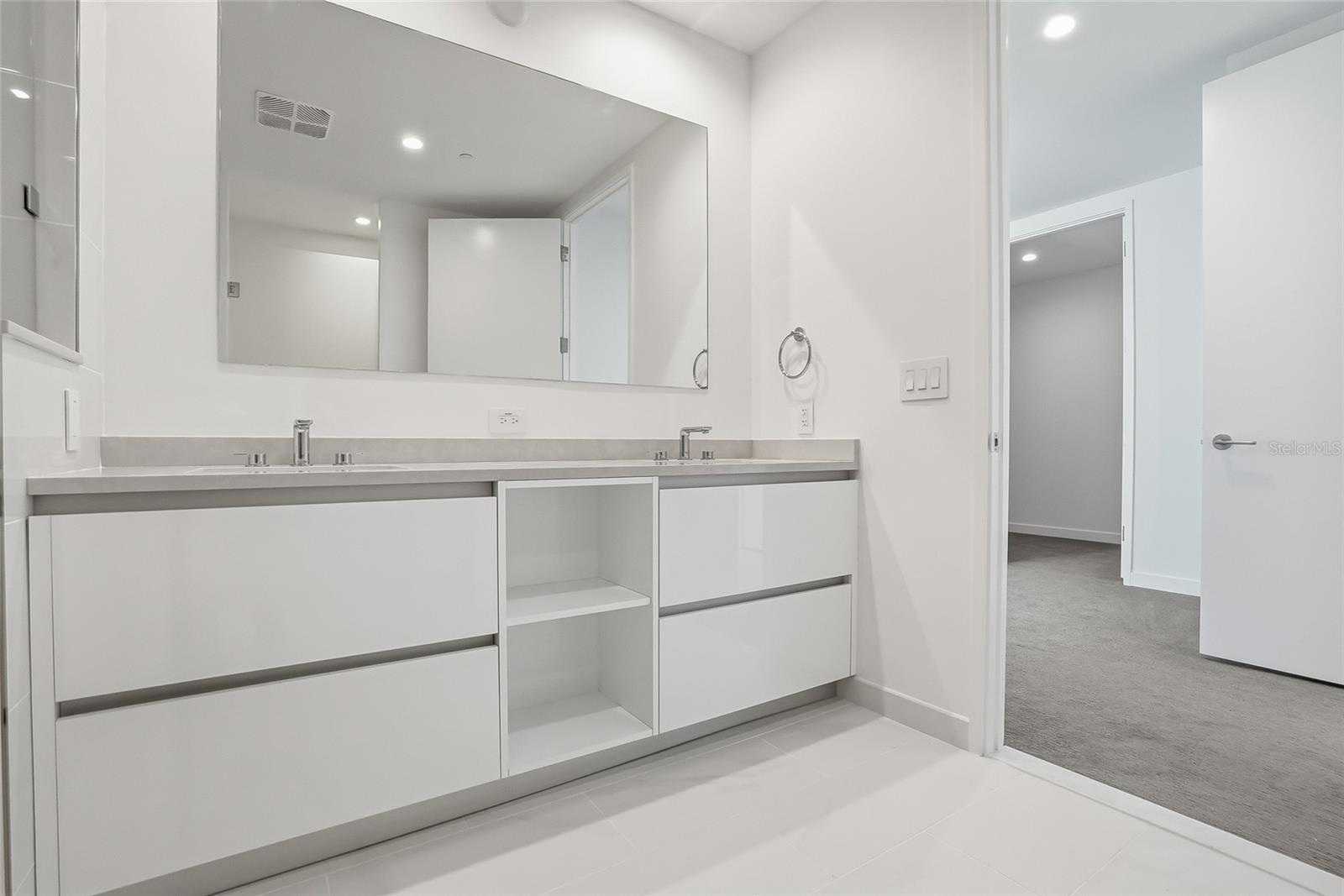 Listing photo id 22 for 400 Central Avenue 301