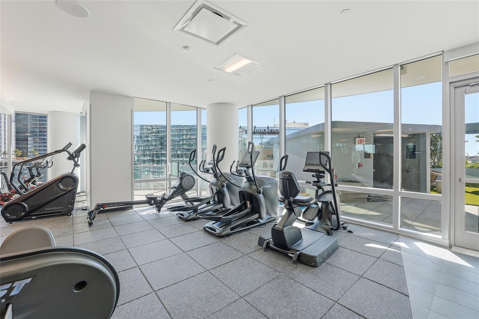 Listing photo id 32 for 400 Central Avenue 301