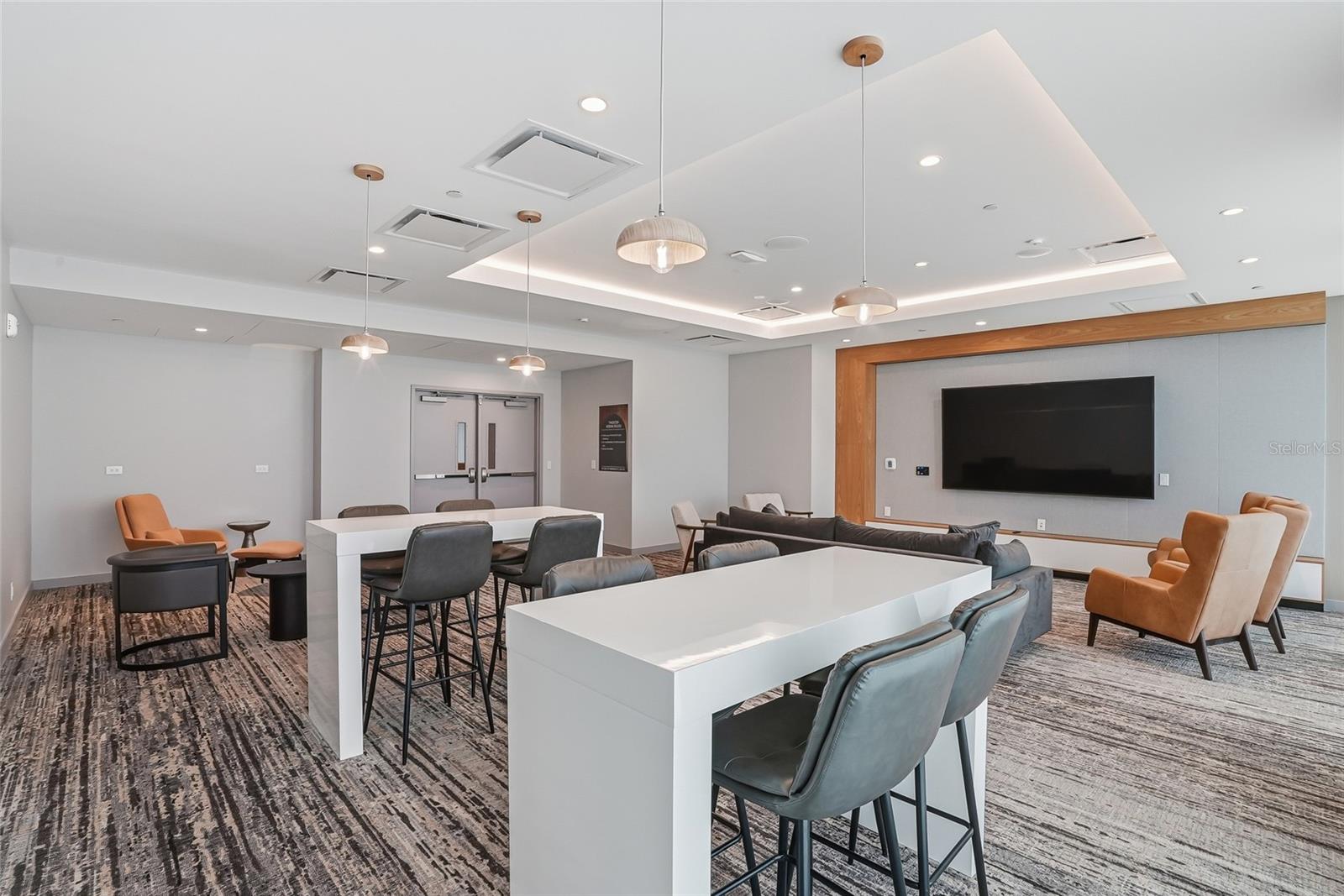 Listing photo id 33 for 400 Central Avenue 301