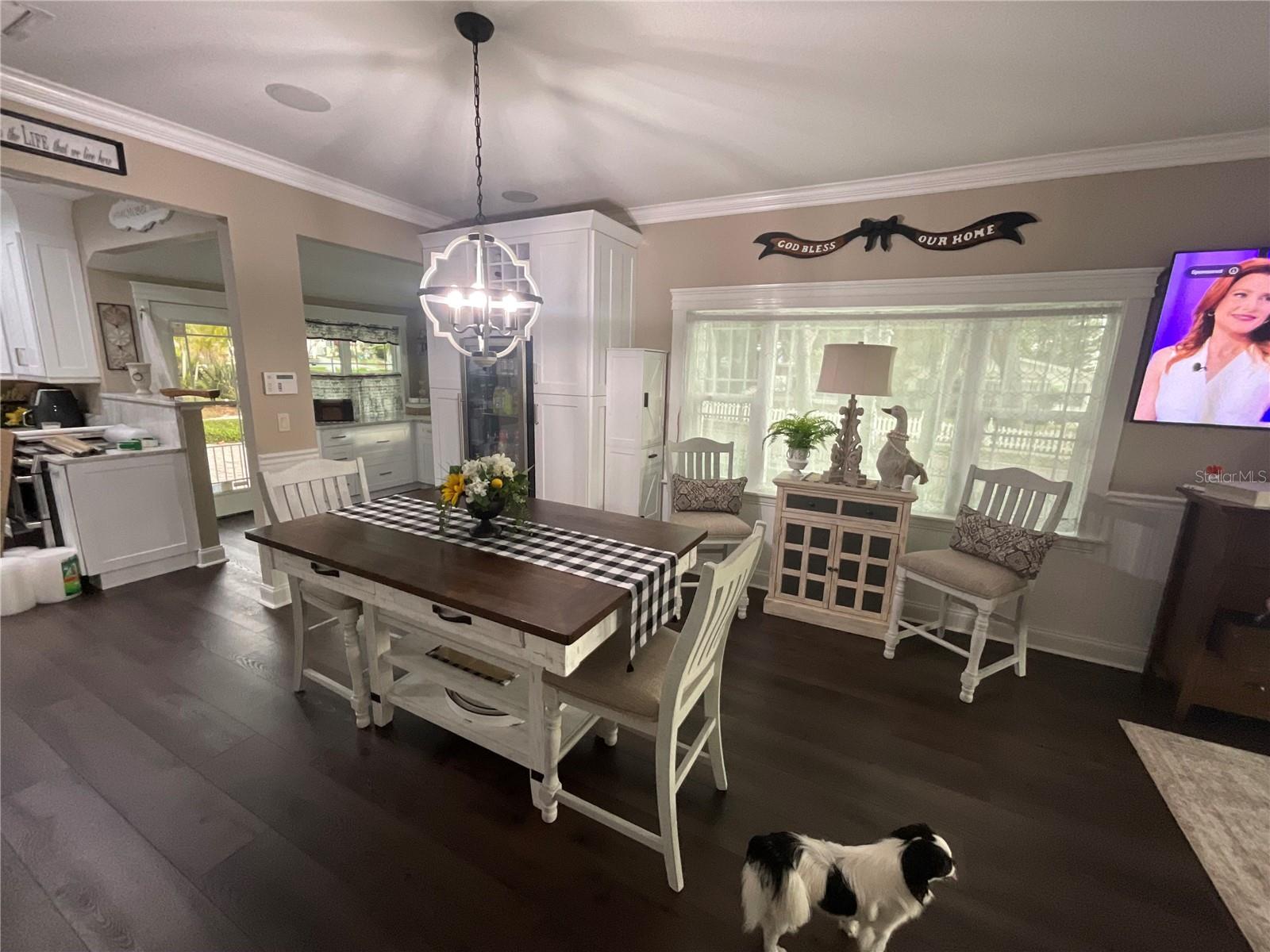 Listing photo id 8 for 202 Fairmont Street