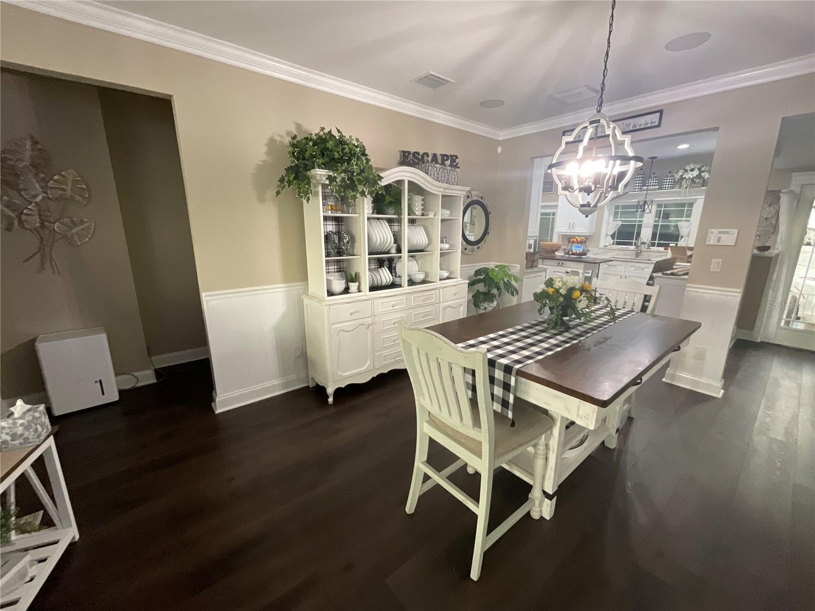 Listing photo id 9 for 202 Fairmont Street