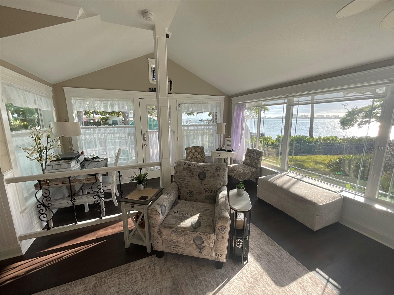 Listing photo id 11 for 202 Fairmont Street