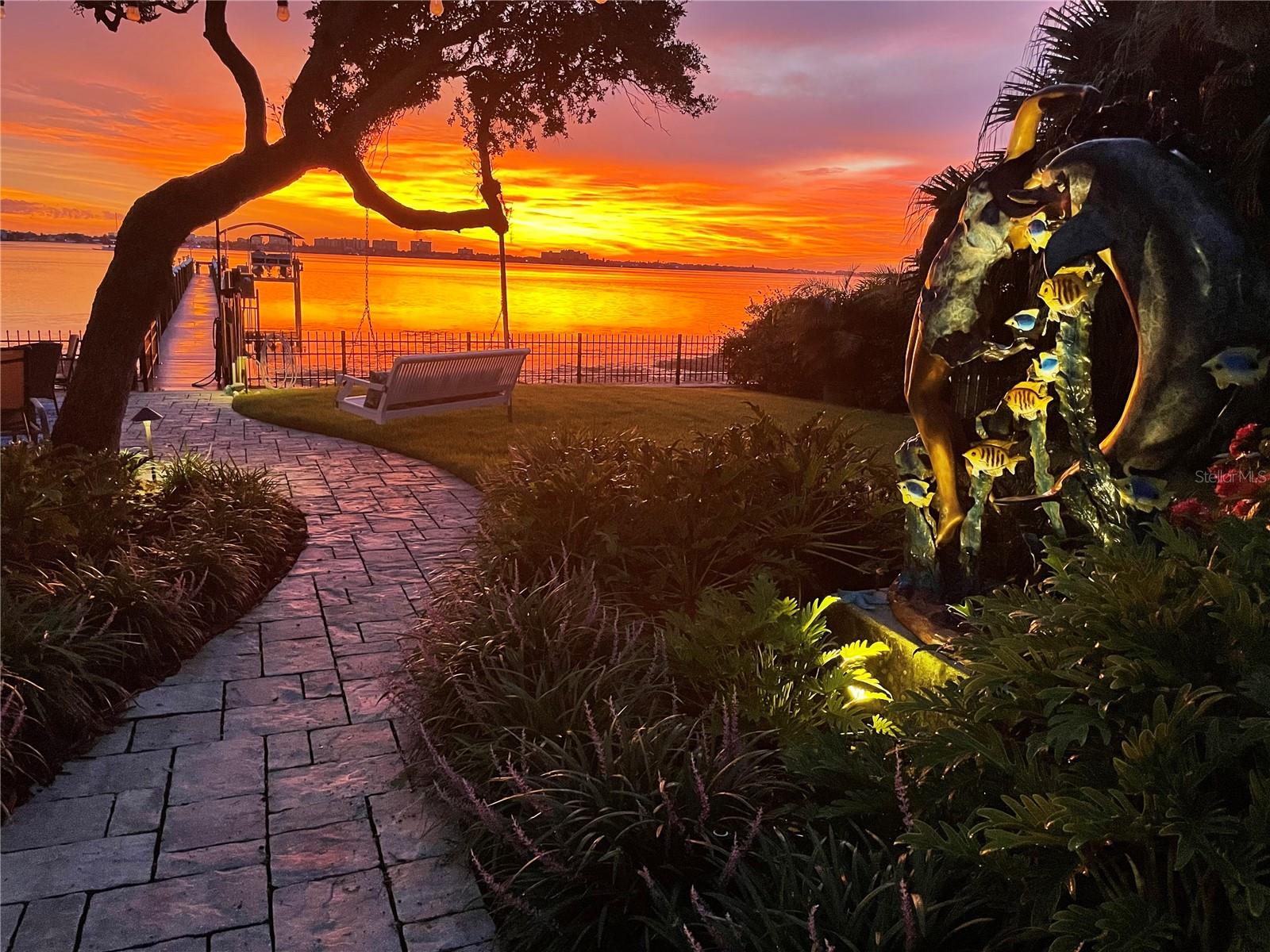 Listing photo id 30 for 202 Fairmont Street