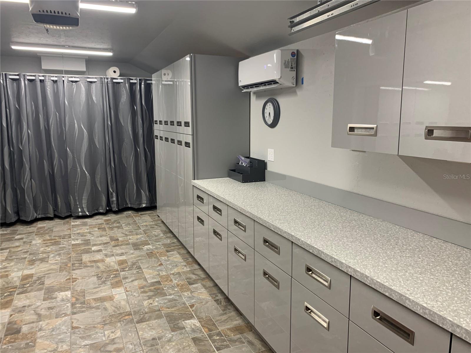 Listing photo id 34 for 202 Fairmont Street