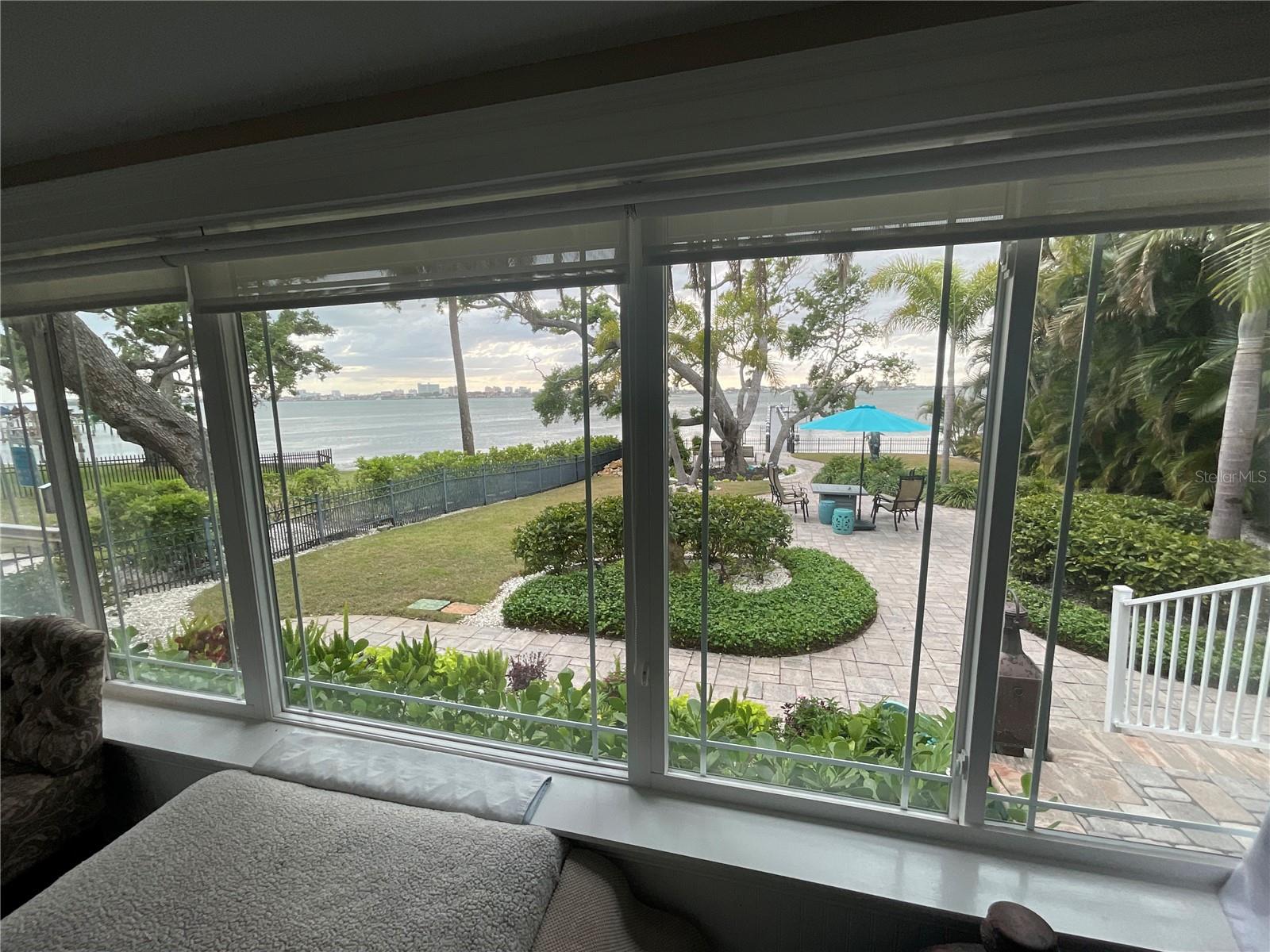 Listing photo id 2 for 202 Fairmont Street