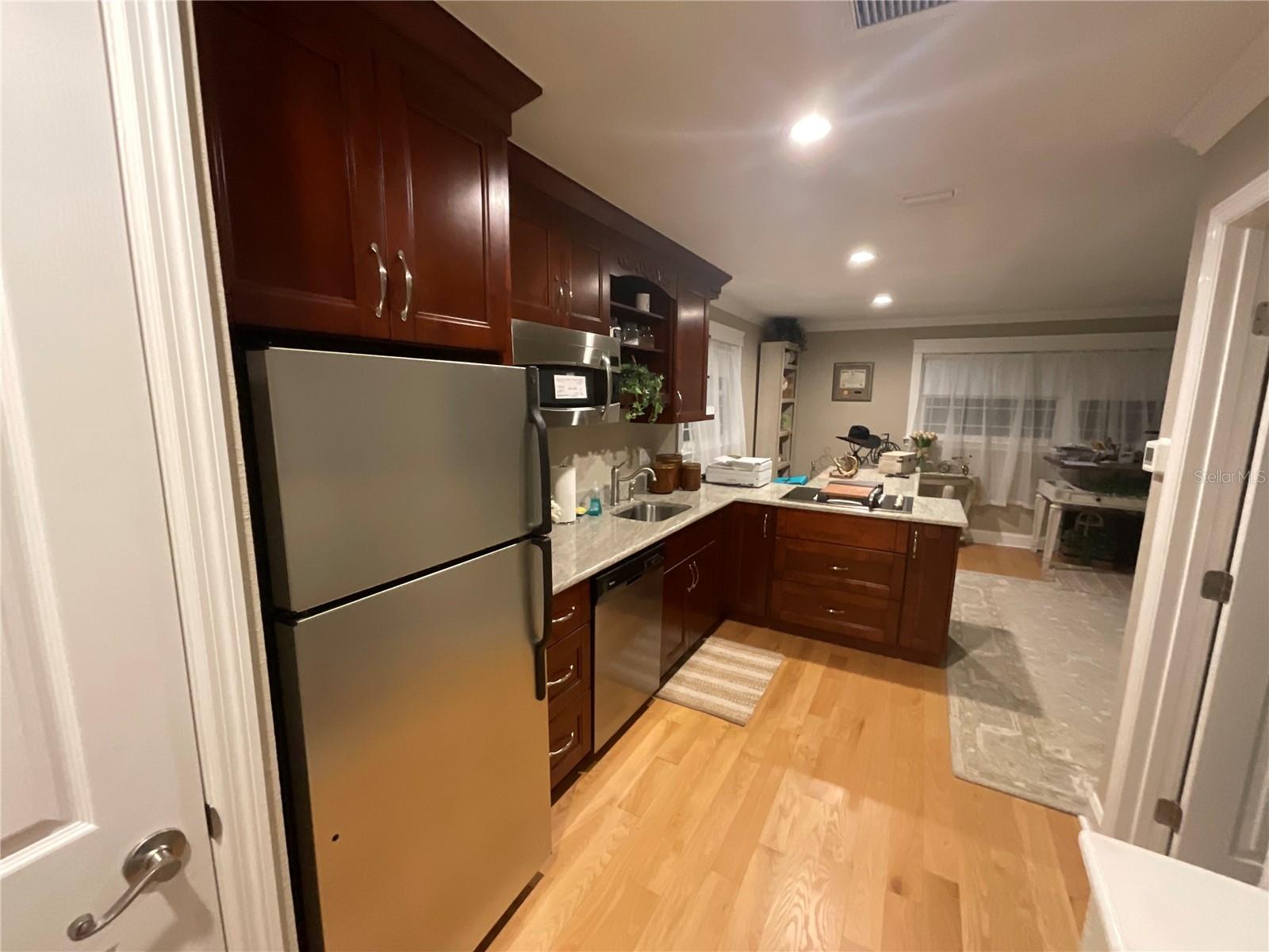 Listing photo id 38 for 202 Fairmont Street