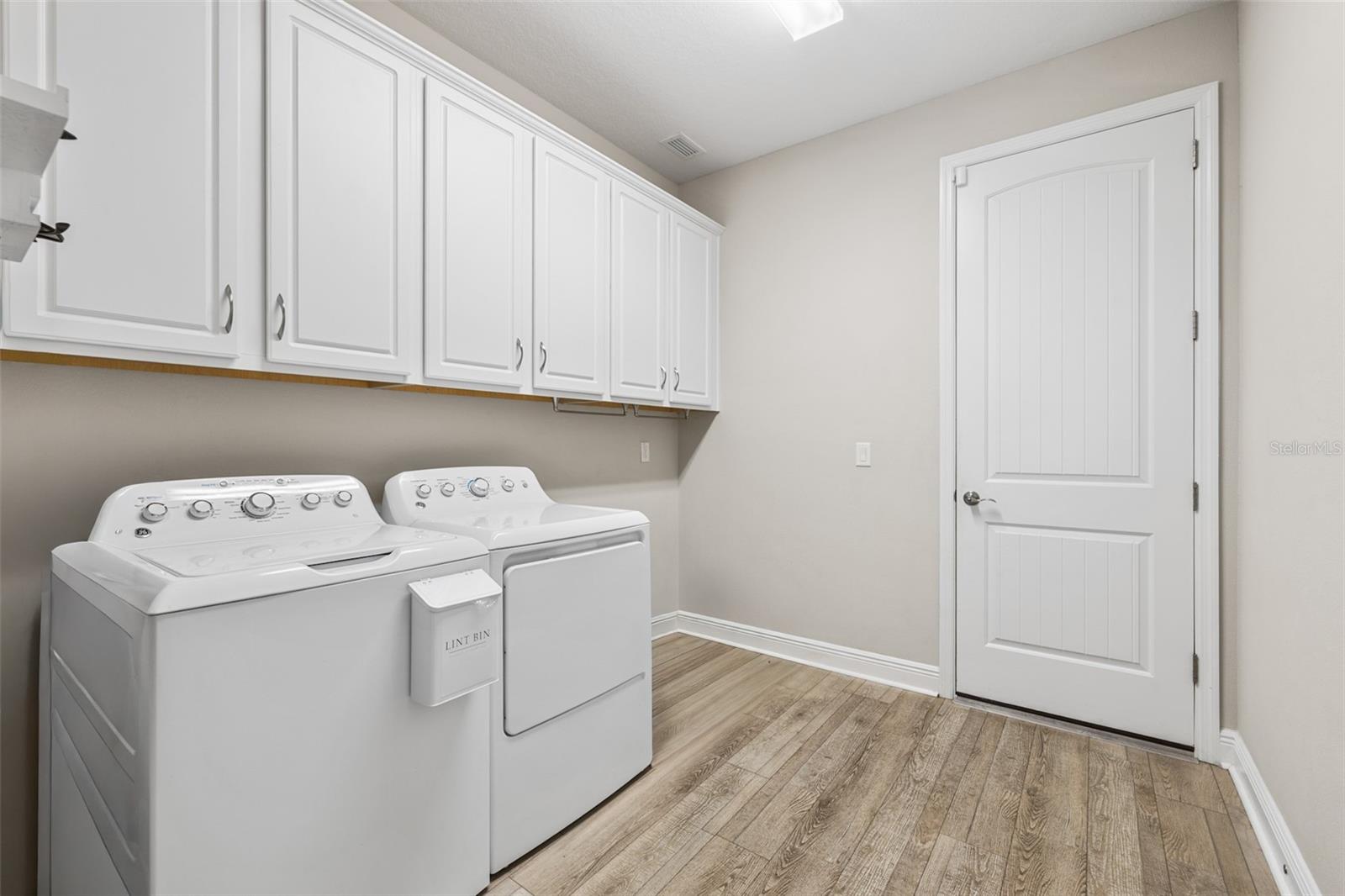 Listing photo id 18 for 4374 Tuner Bend