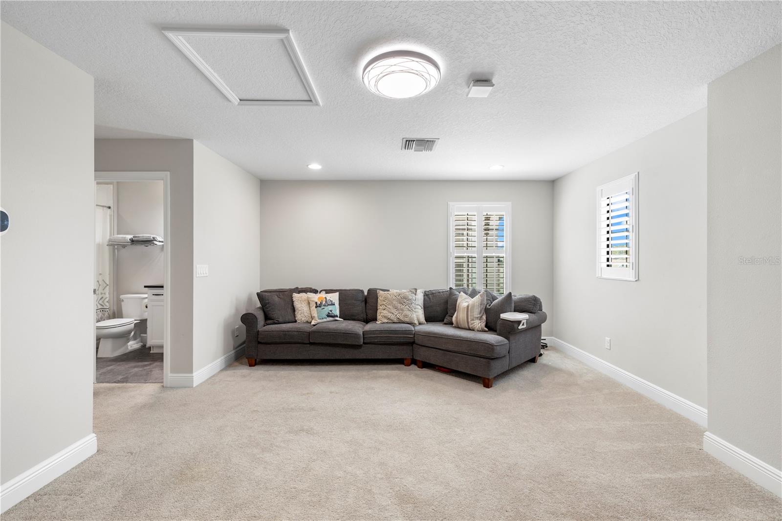 Listing photo id 60 for 4374 Tuner Bend