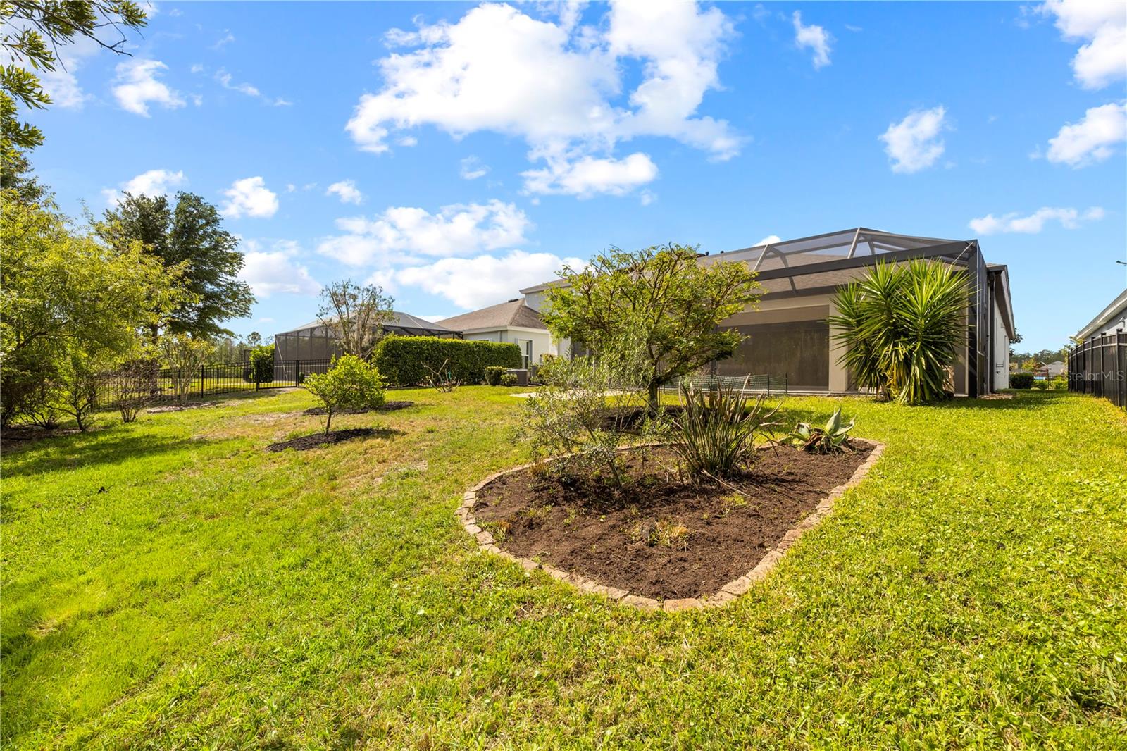 Listing photo id 76 for 4374 Tuner Bend