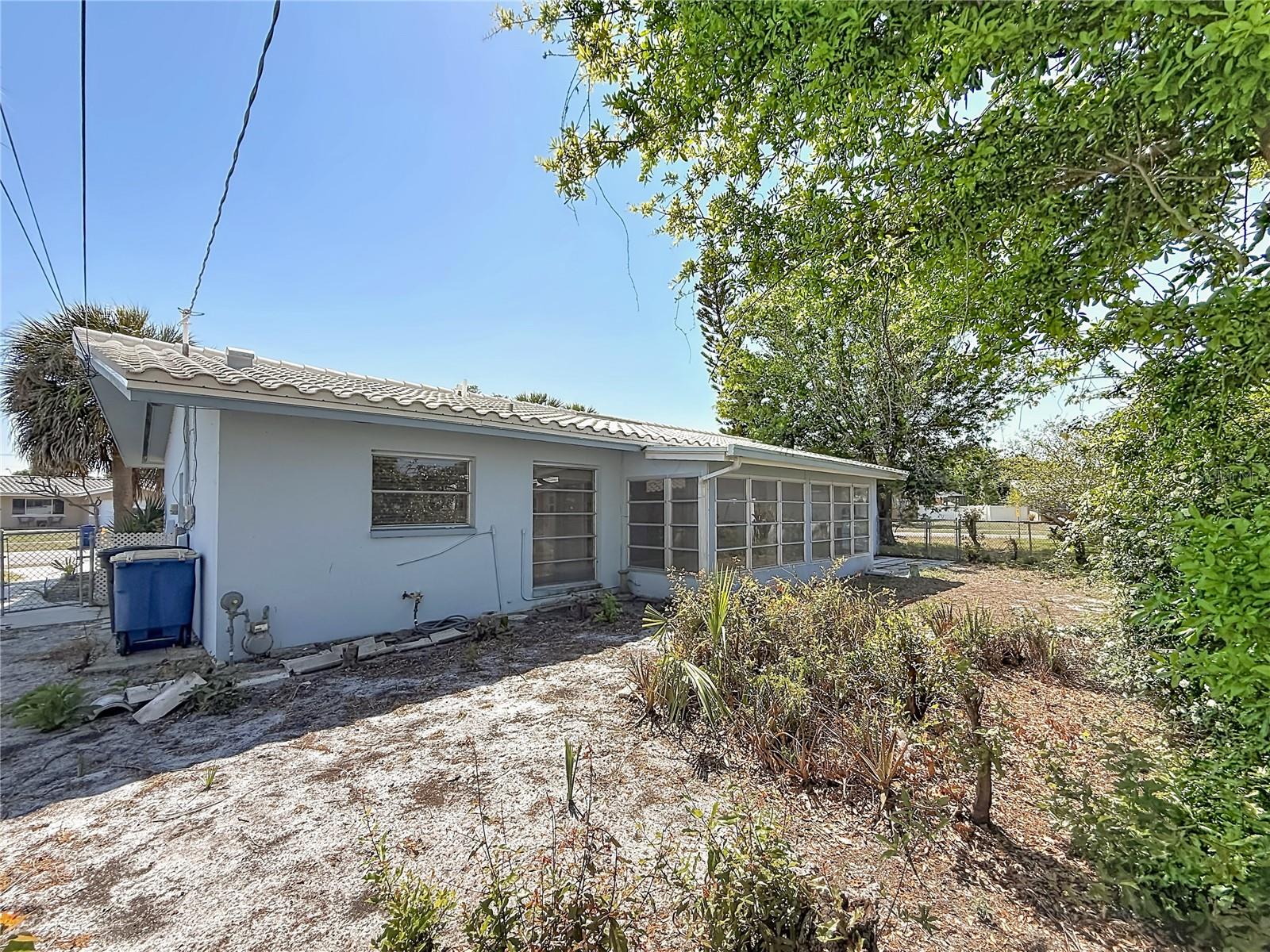 Image 28 of 30 For 2028 Imperial Way