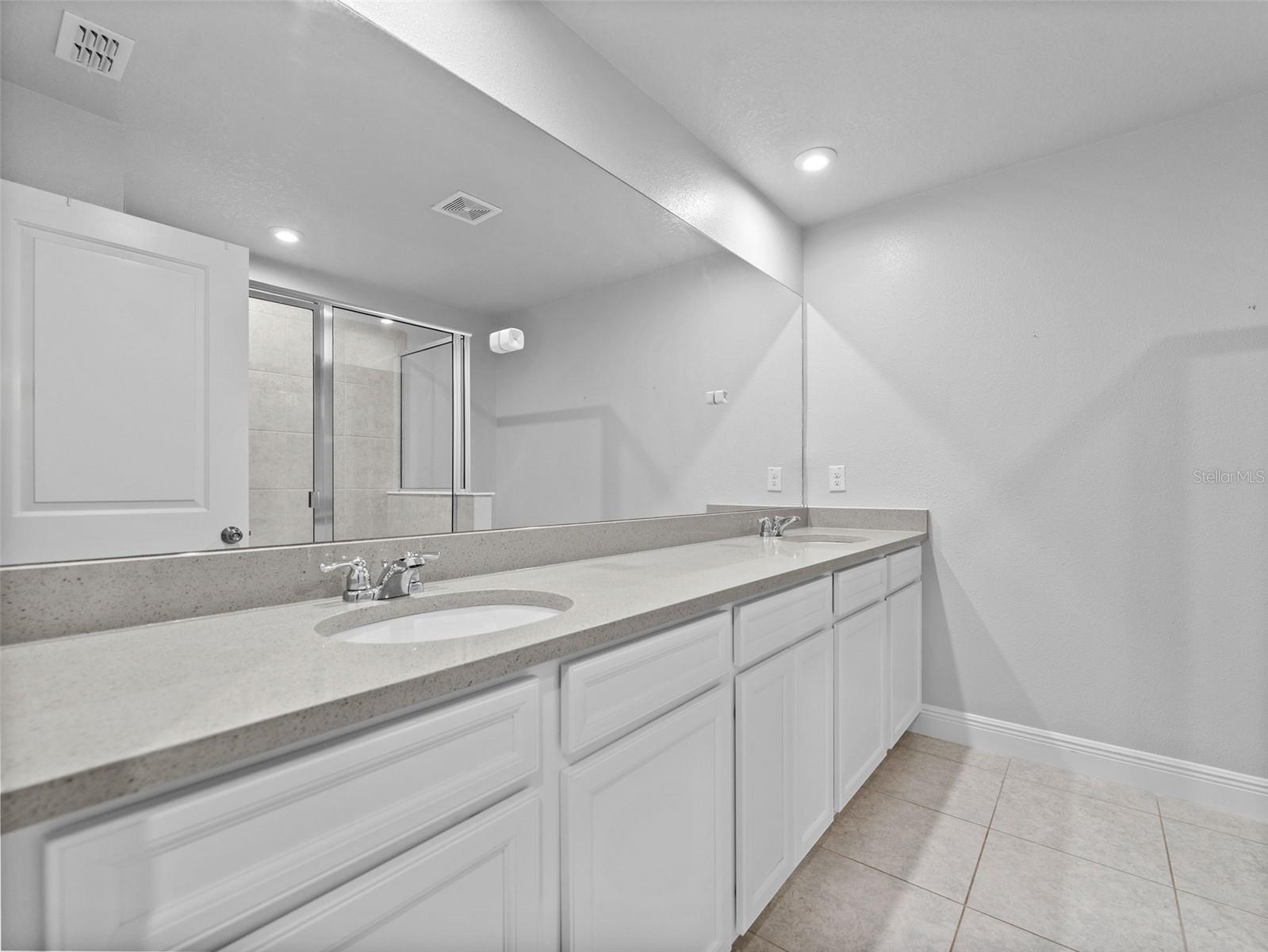 Image 11 of 30 For 5845 Grand Sonata