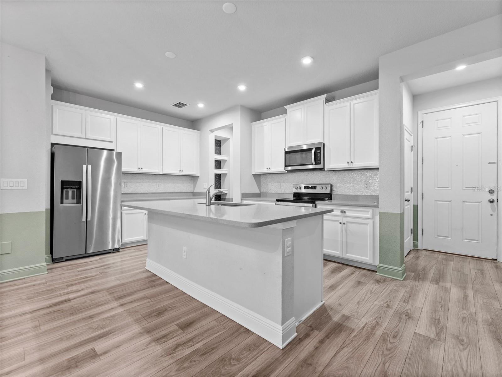 Image 4 of 30 For 5845 Grand Sonata