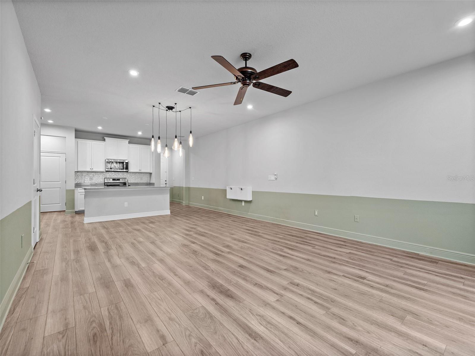 Image 6 of 30 For 5845 Grand Sonata