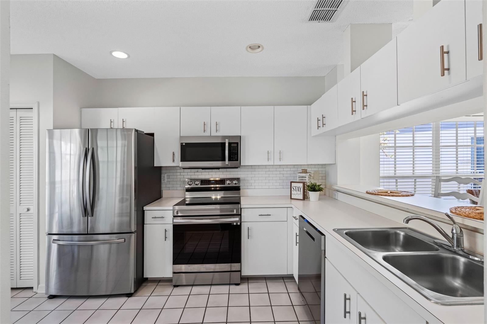 Image 12 of 75 For 11351 Shipwatch Lane 1841