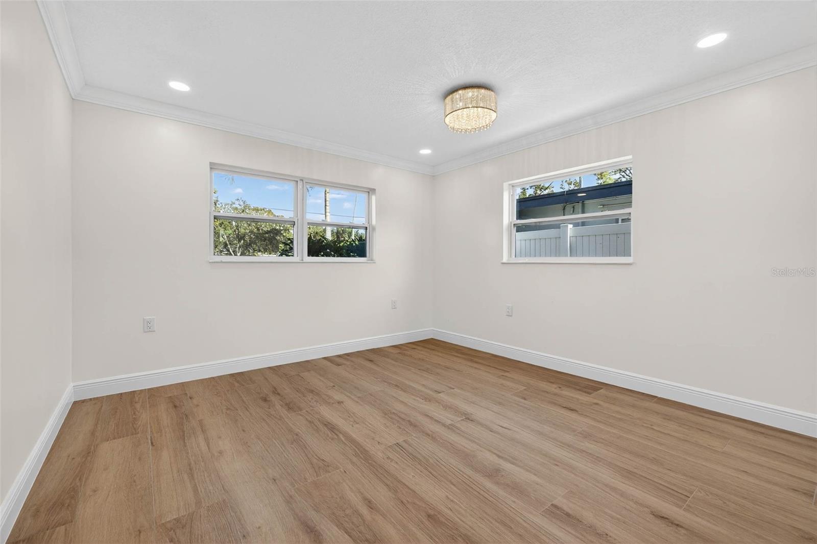 Image 18 of 38 For 4790 Venetian Boulevard Ne