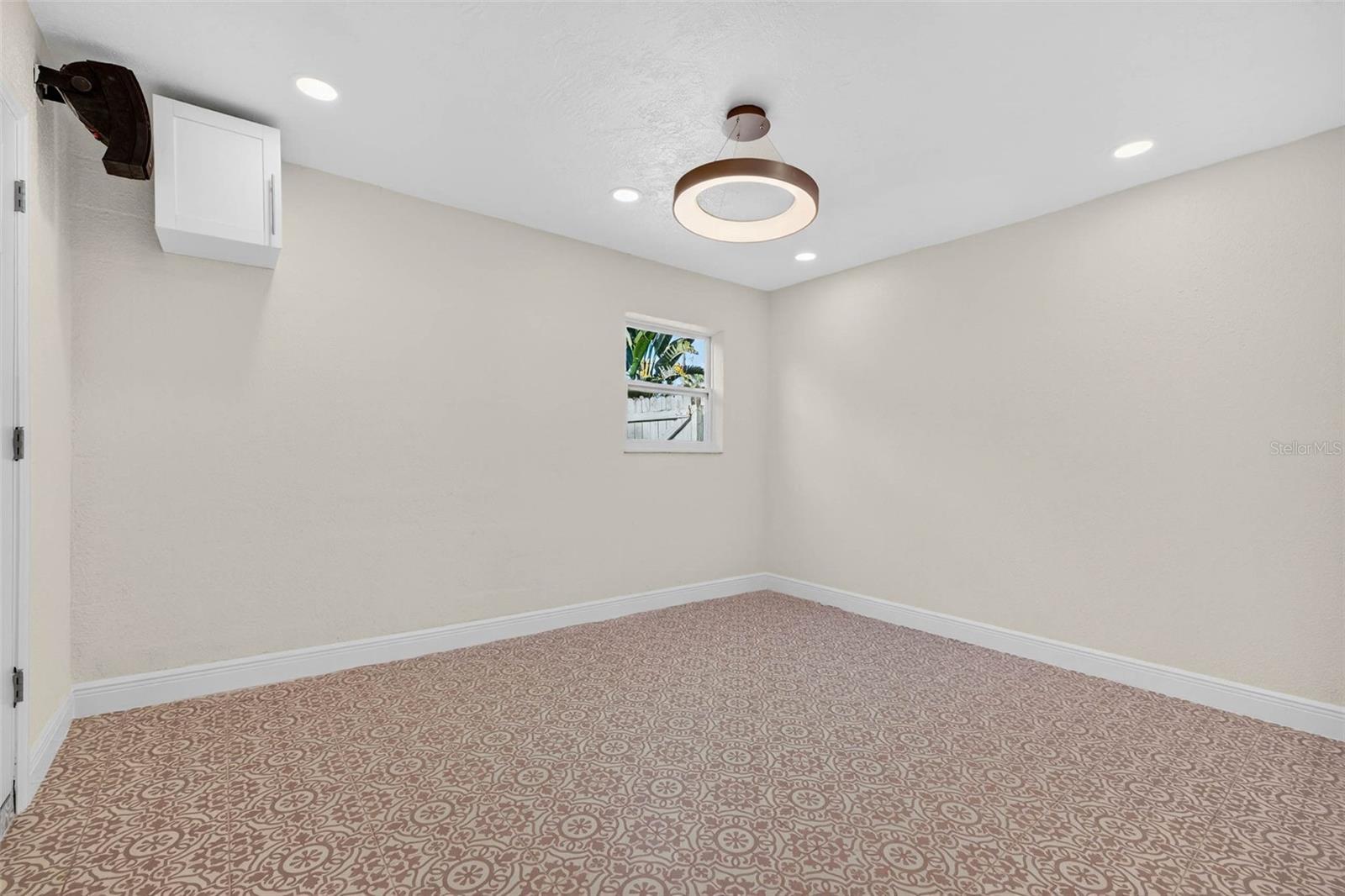 Image 26 of 38 For 4790 Venetian Boulevard Ne