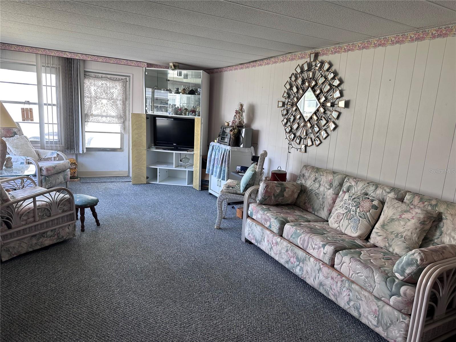 Listing photo id 8 for 1100 Belcher Road S 232