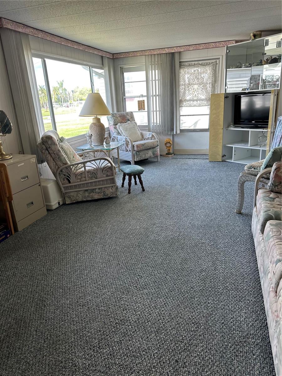 Listing photo id 10 for 1100 Belcher Road S 232