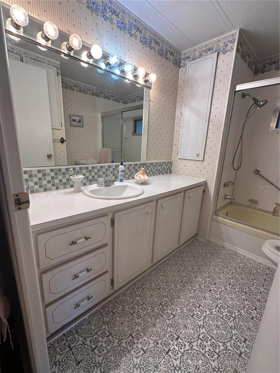 Listing photo id 11 for 1100 Belcher Road S 232