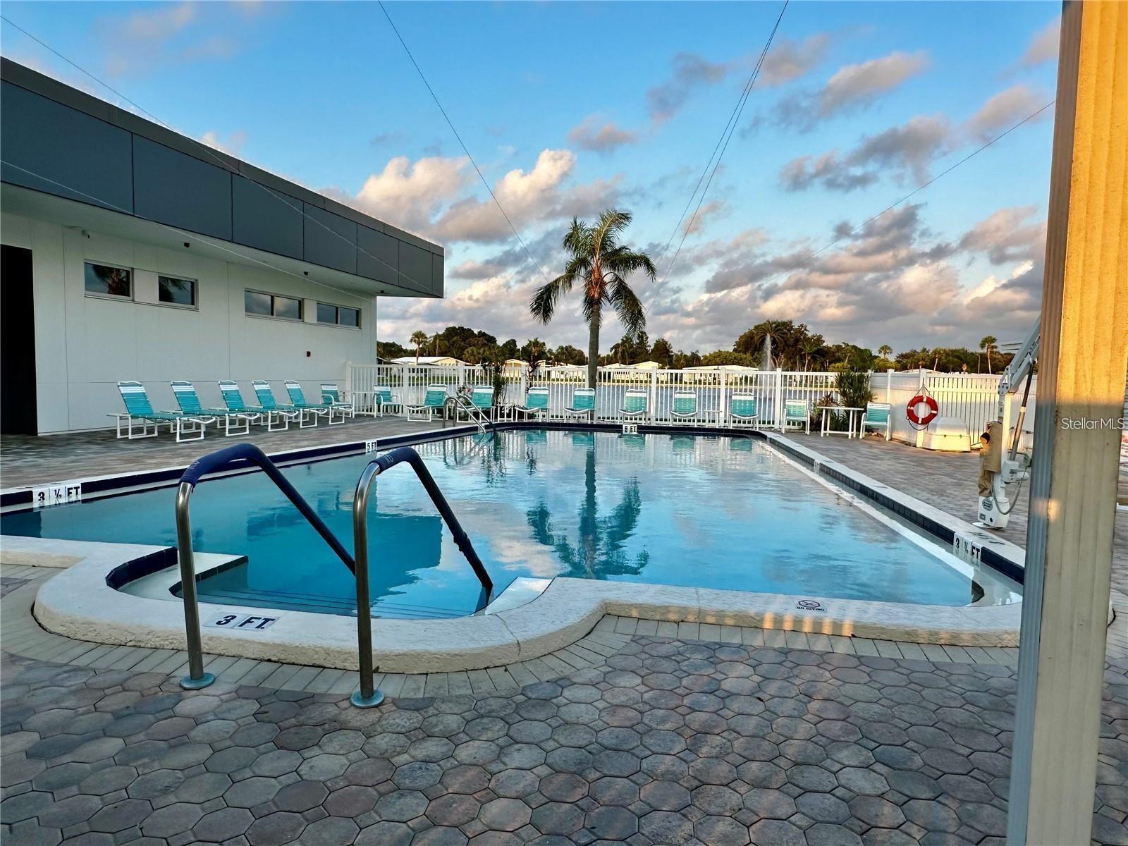 Listing photo id 28 for 1100 Belcher Road S 232