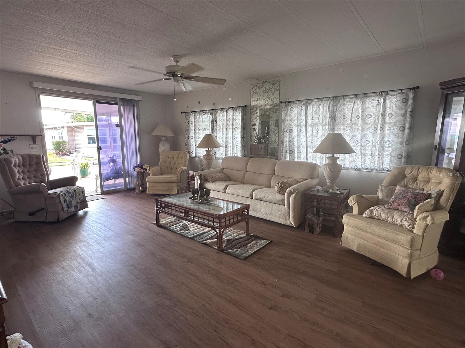 Listing photo id 2 for 1100 Belcher Road S 232