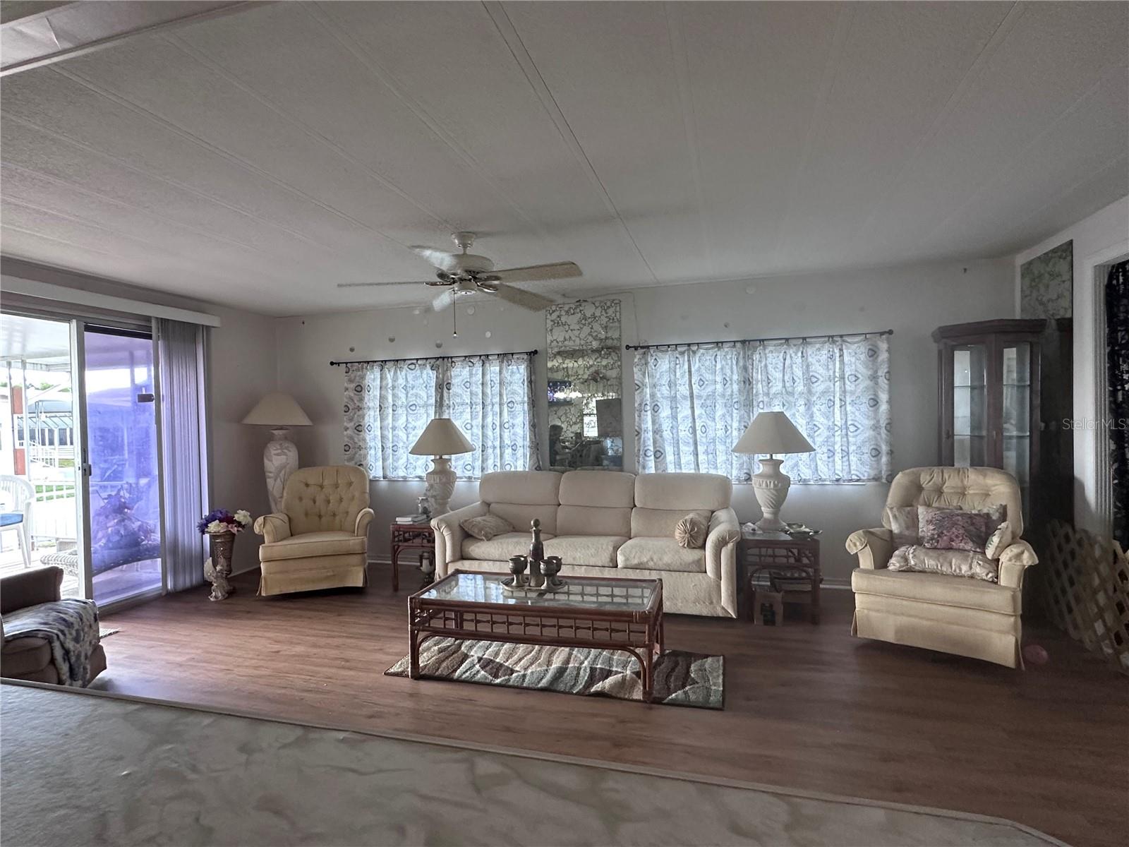 Listing photo id 3 for 1100 Belcher Road S 232