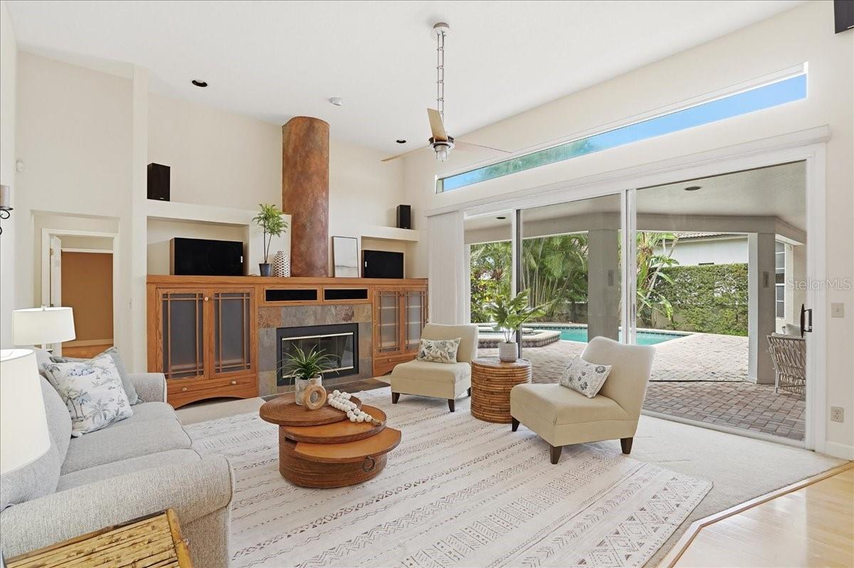 Image 4 of 42 For 860 Sand Pine Drive Ne
