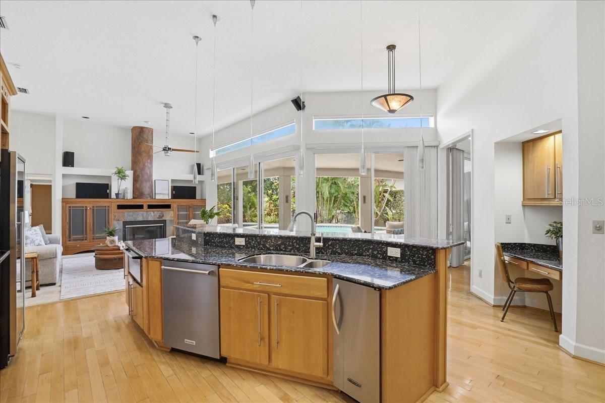 Image 9 of 42 For 860 Sand Pine Drive Ne