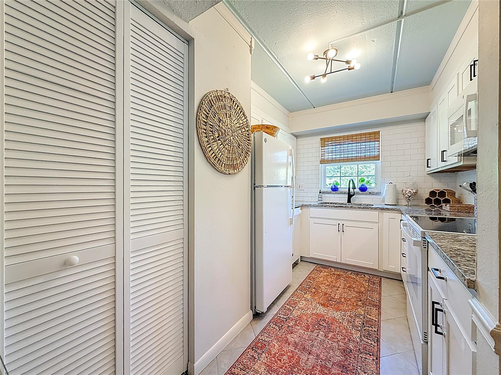 Image 20 of 56 For 360 Bayshore Boulevard 108