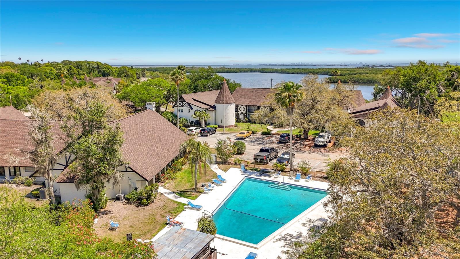 Image 34 of 56 For 360 Bayshore Boulevard 108