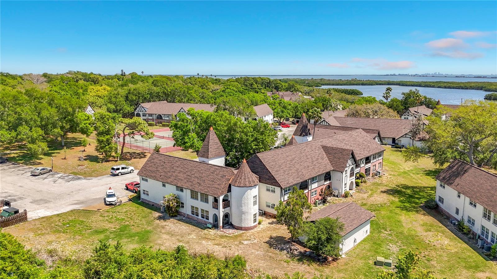 Image 41 of 56 For 360 Bayshore Boulevard 108