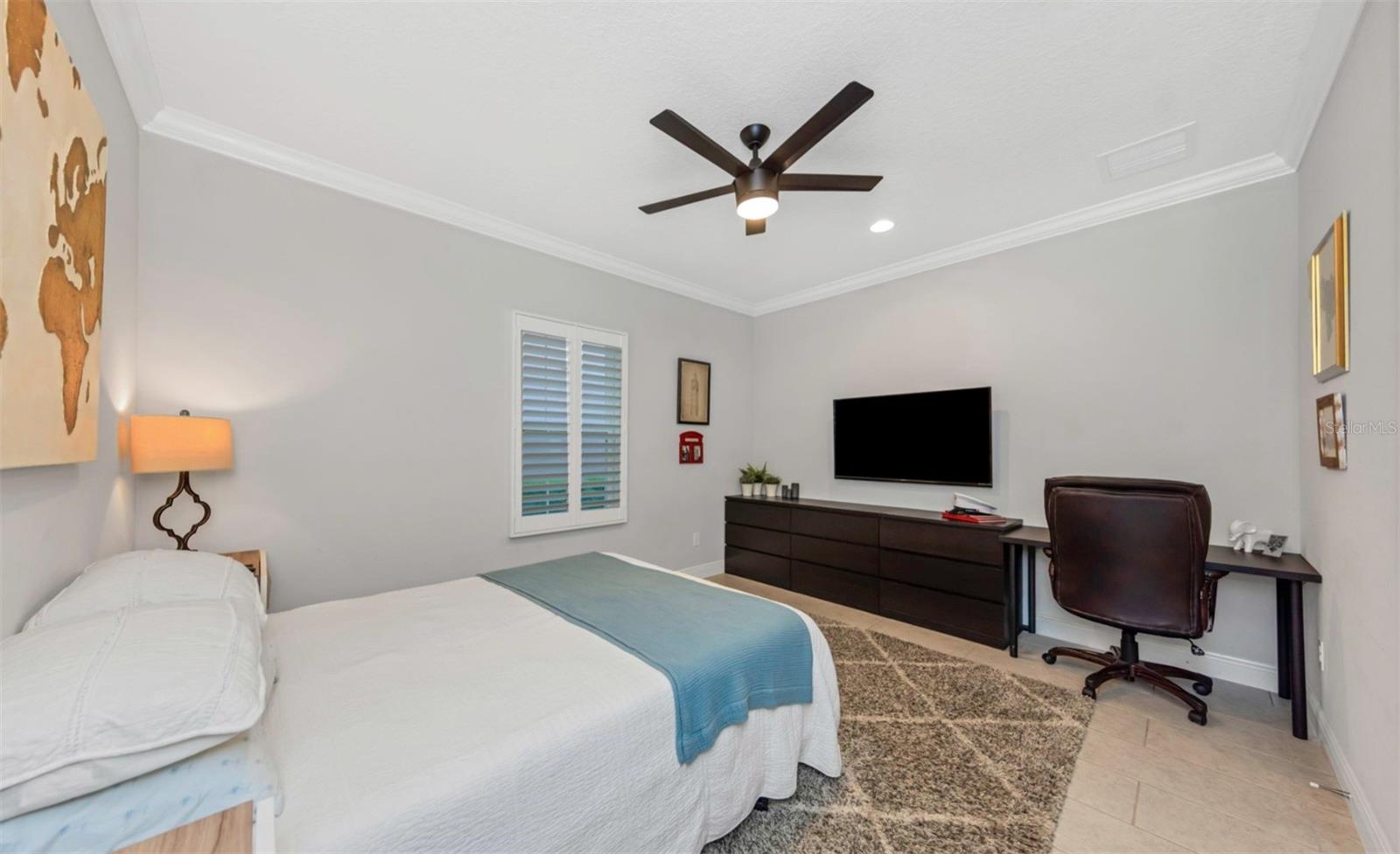 Image 32 of 43 For 6916 Neopolitan Court