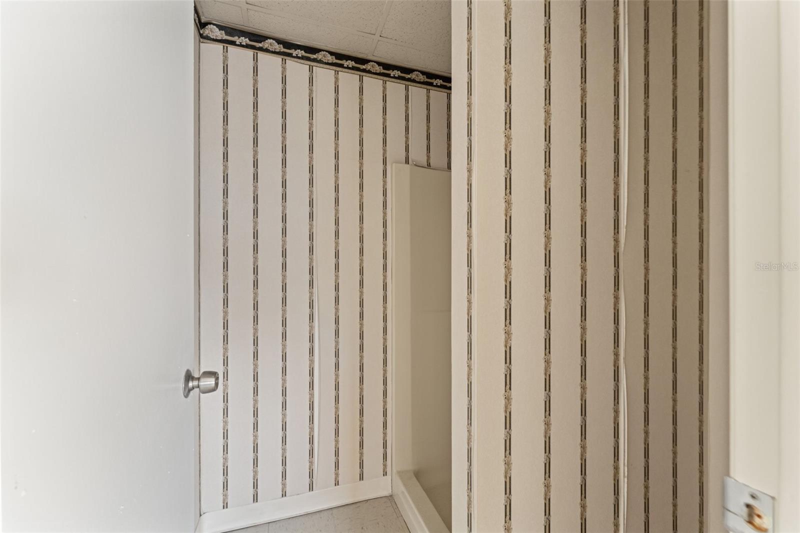 Image 15 of 17 For 1108 Commercial Way