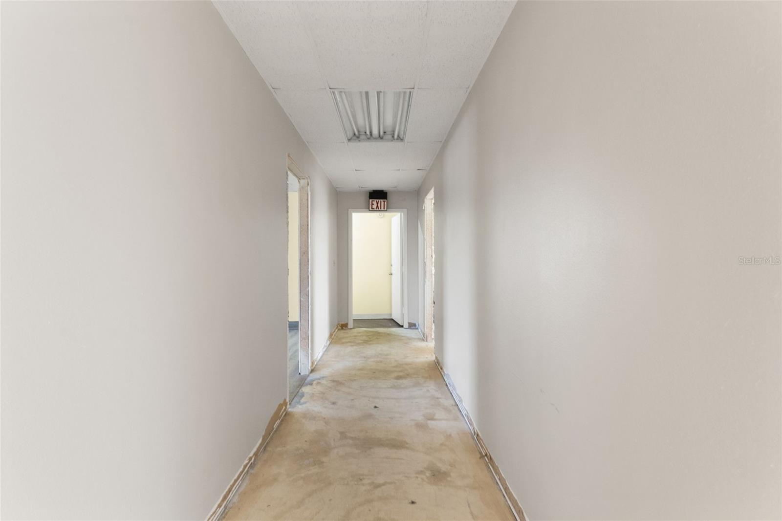 Image 16 of 17 For 1108 Commercial Way