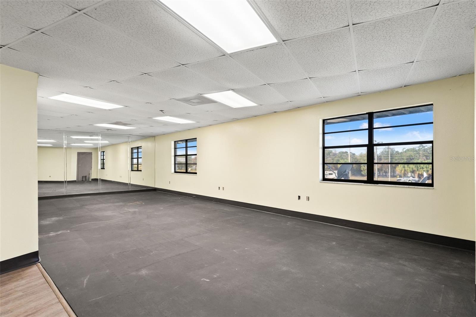 Image 7 of 17 For 1108 Commercial Way