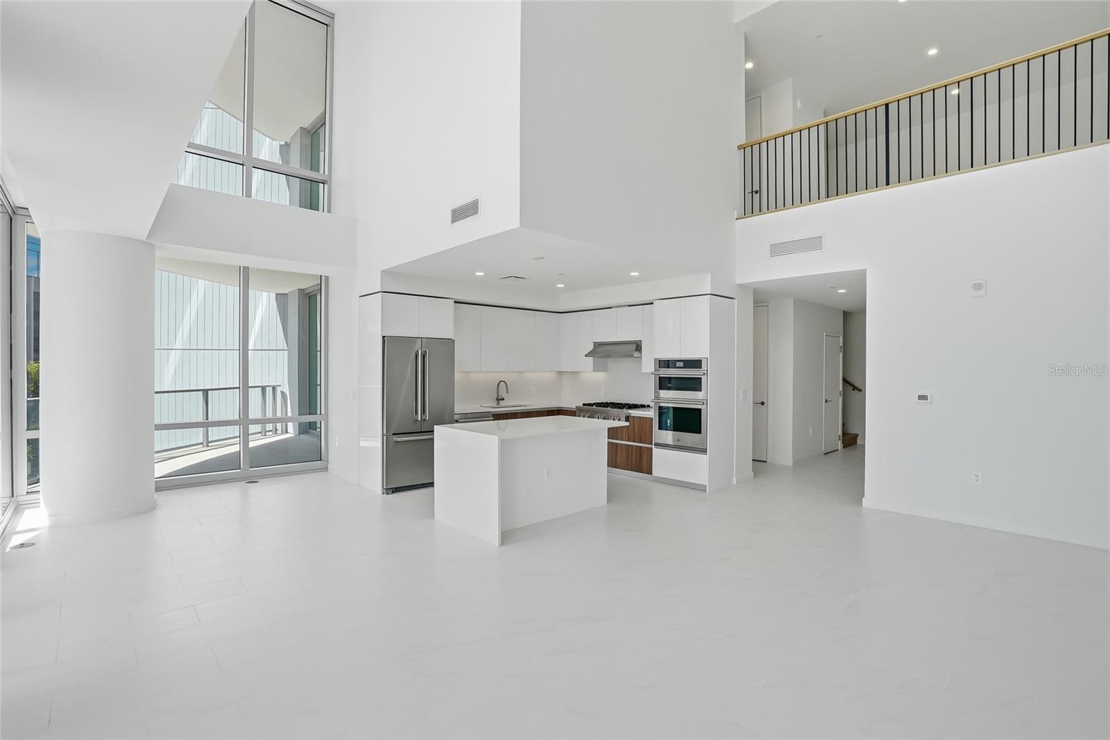 Image 8 of 39 For 400 Central Avenue 301