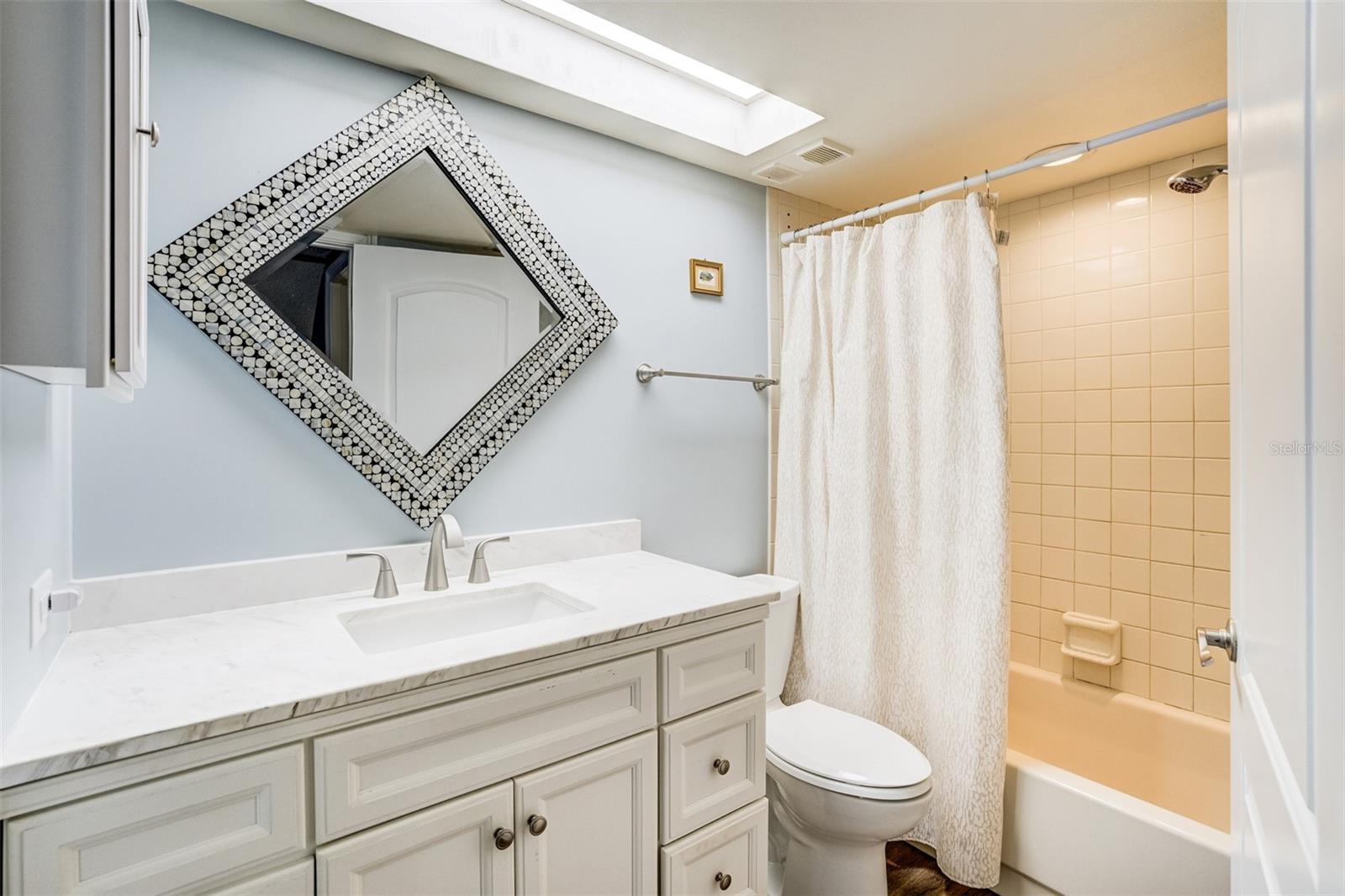 Image 13 of 25 For 325 Island Way 109