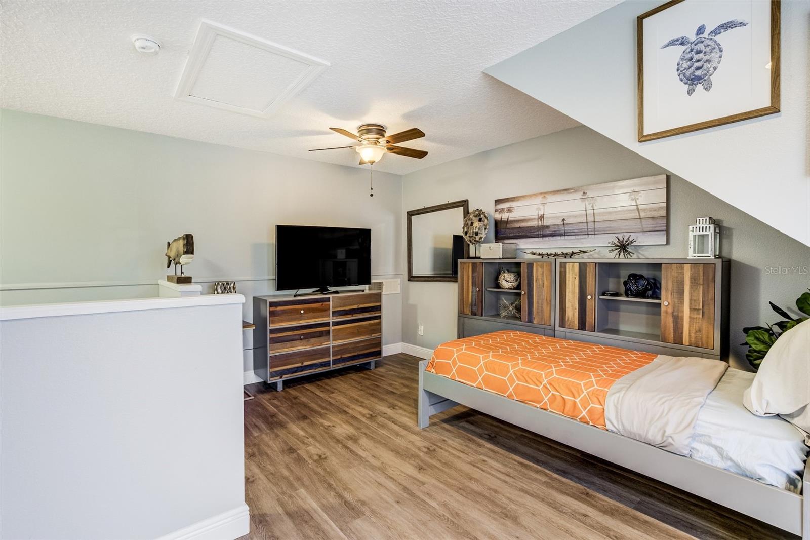 Image 17 of 25 For 325 Island Way 109