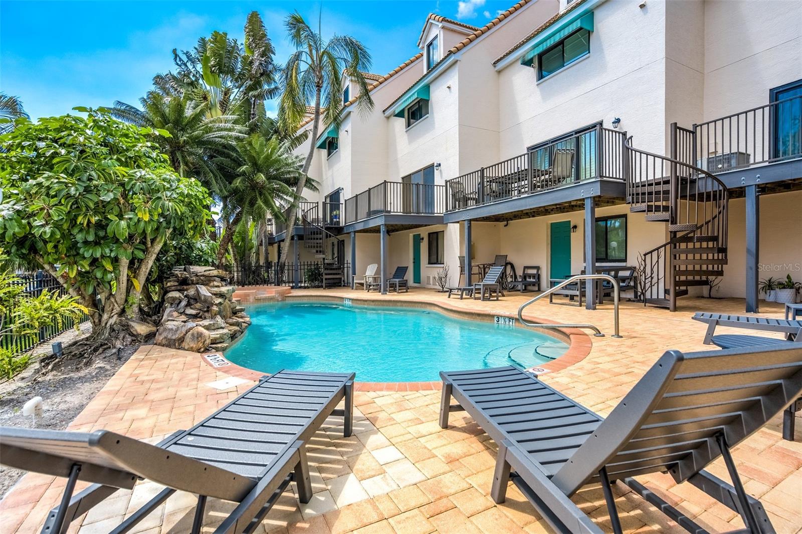 Image 22 of 25 For 325 Island Way 109