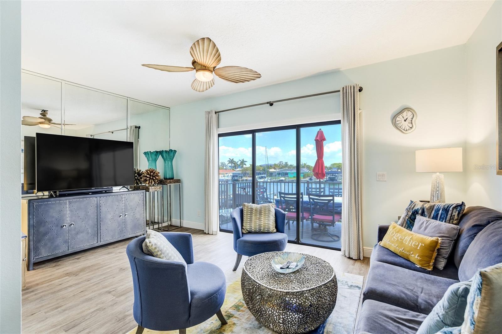 Image 7 of 25 For 325 Island Way 109