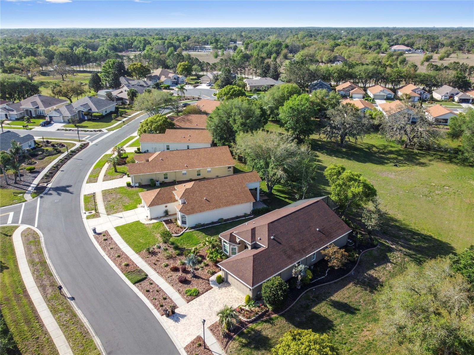 Listing photo id 10 for 70 Center Oak Circle