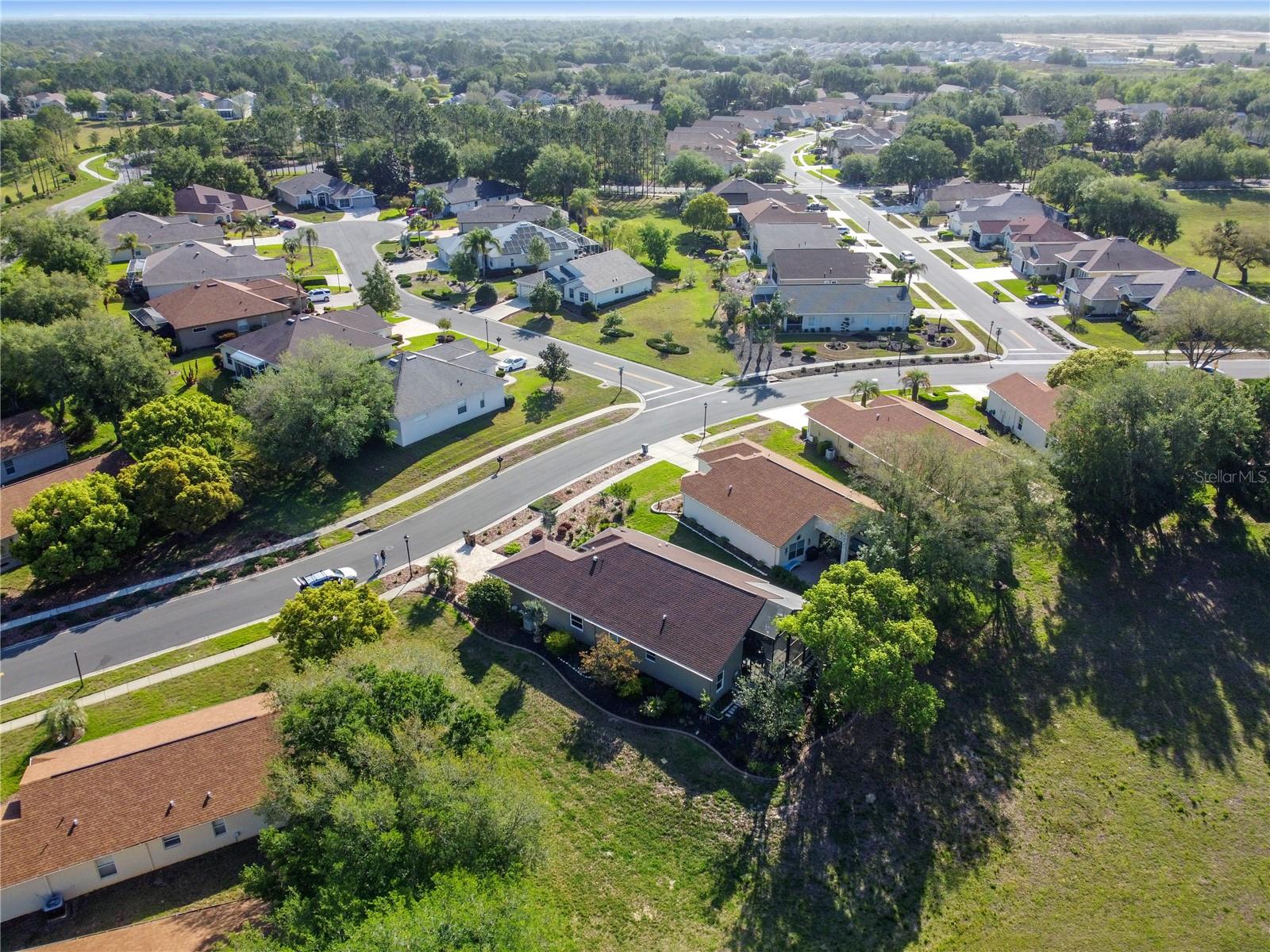 Listing photo id 11 for 70 Center Oak Circle
