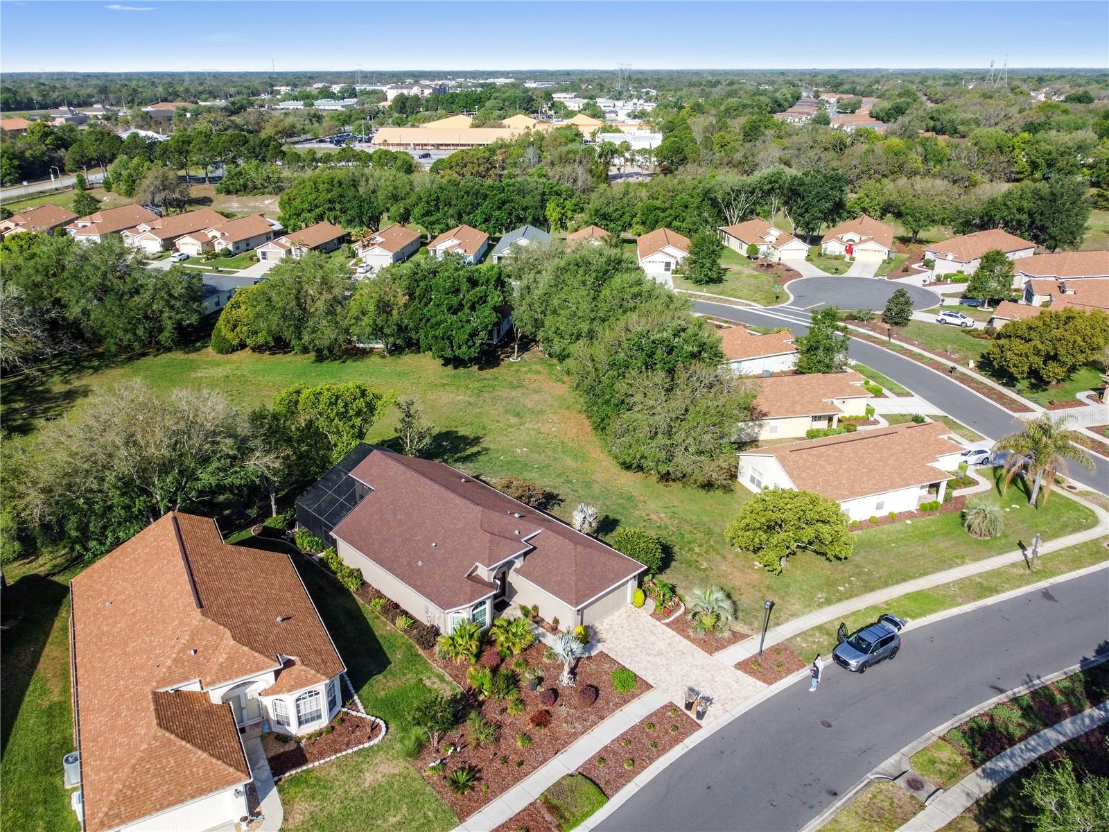 Listing photo id 13 for 70 Center Oak Circle