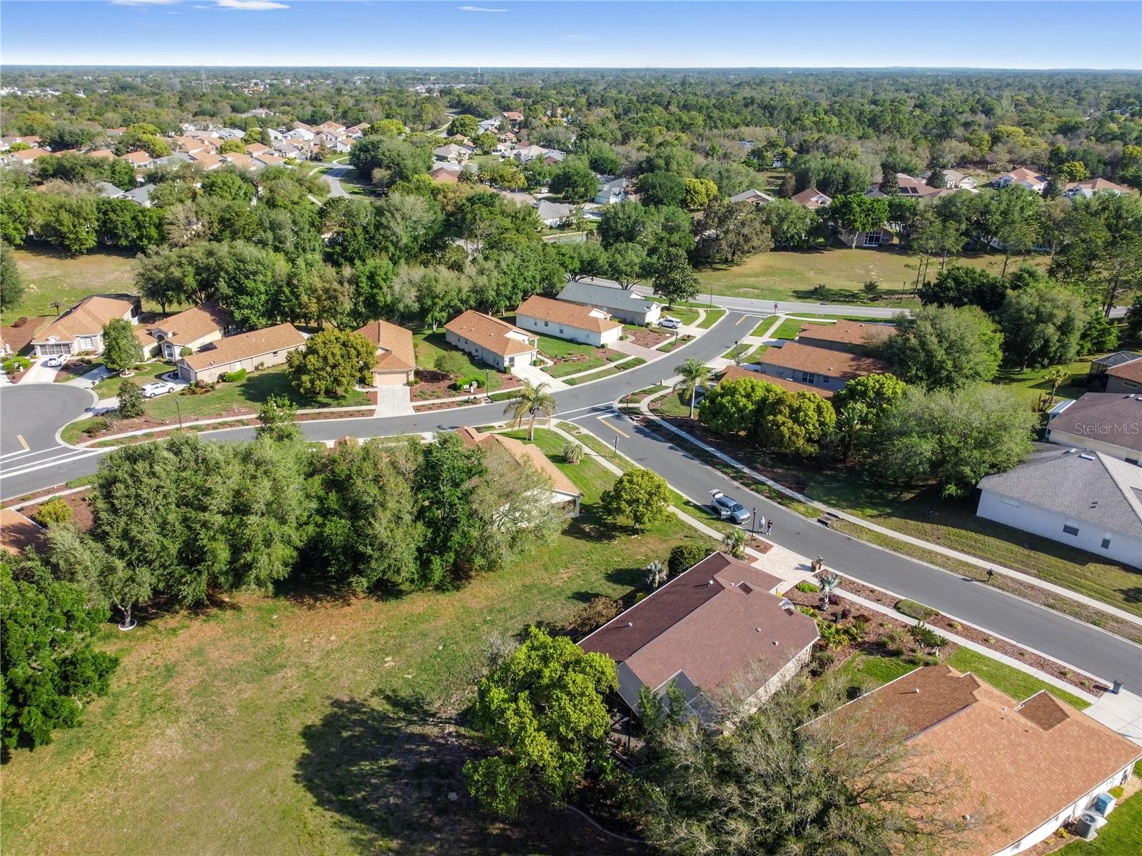 Listing photo id 14 for 70 Center Oak Circle