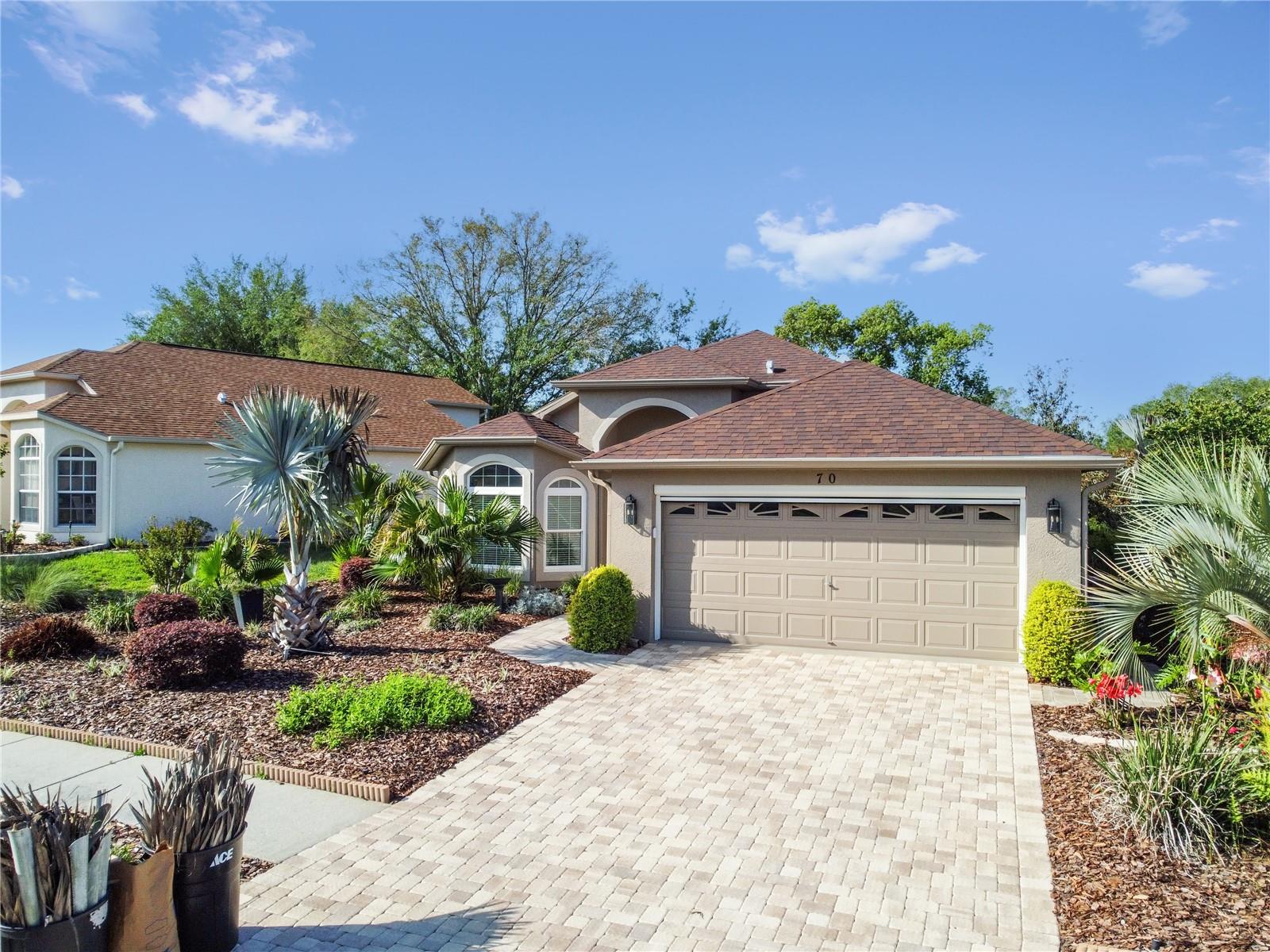 Listing photo id 0 for 70 Center Oak Circle